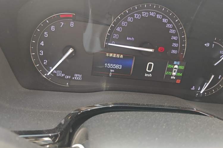 Used Cadillac XT5 2016 25T Luxury Model Odometer Close Up
