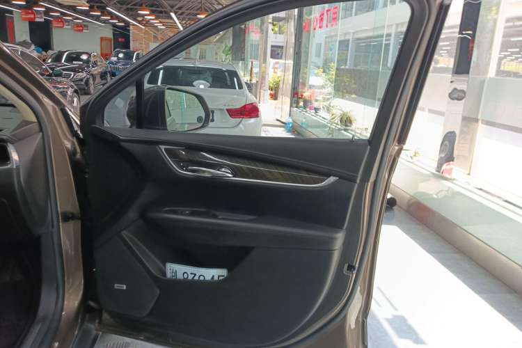 Used Cadillac XT5 2016 25T Luxury Model Right Front Door Interior