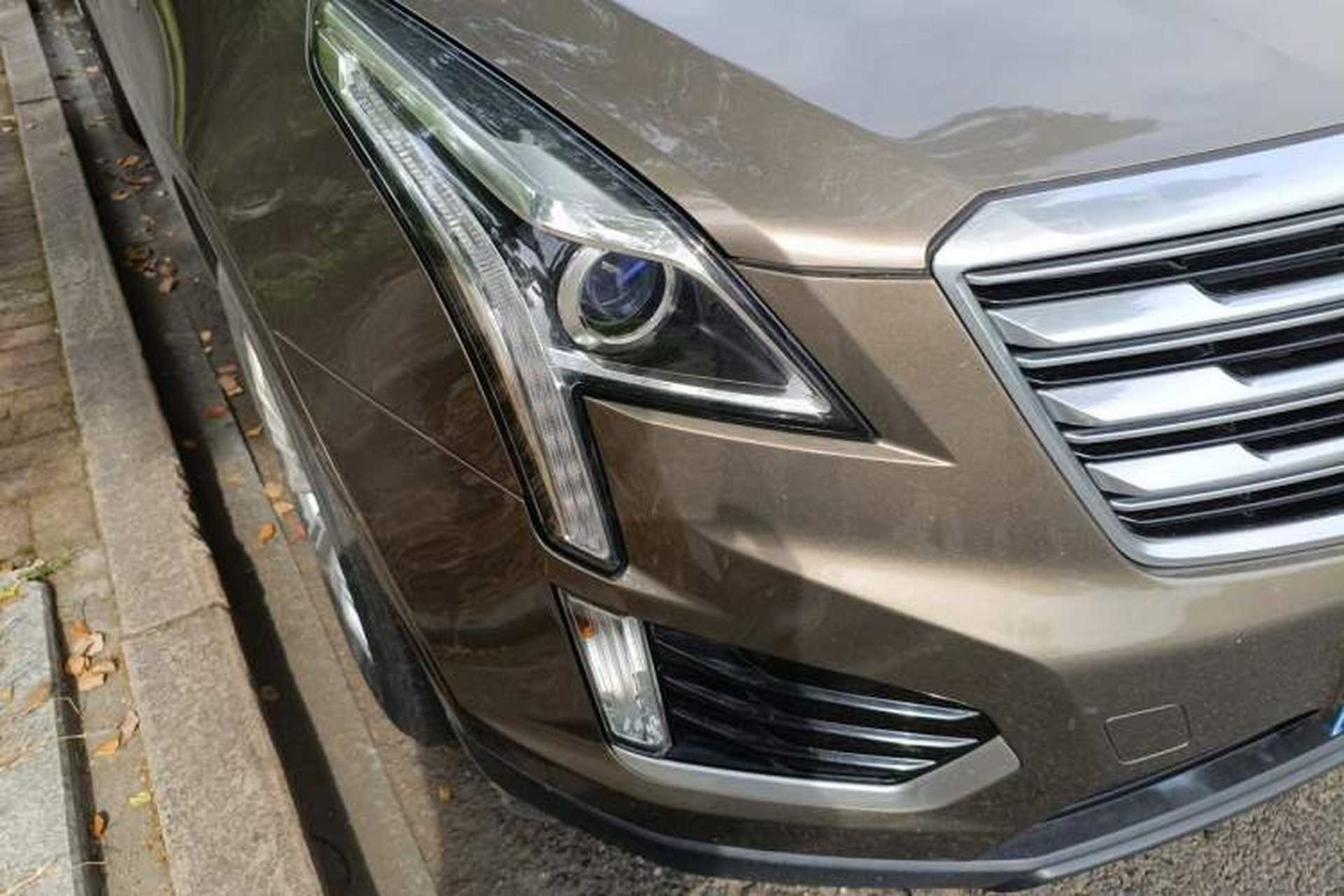 Used Cadillac XT5 2016 28T Four-Wheel Drive Tech Version Right Front Headlight