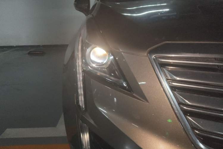 Used Cadillac XT5 2016 25T Luxury Model Right Front Headlight