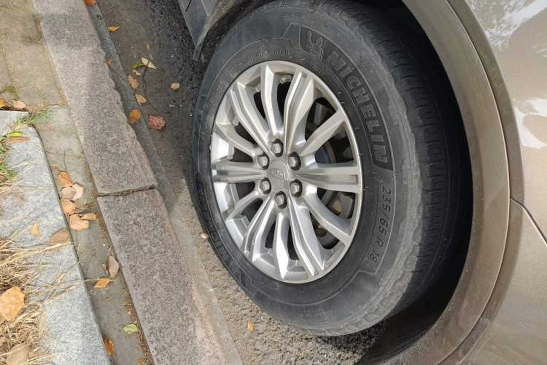 Used Cadillac XT5 2016 28T Four-Wheel Drive Tech Version Right Front Wheel Hub