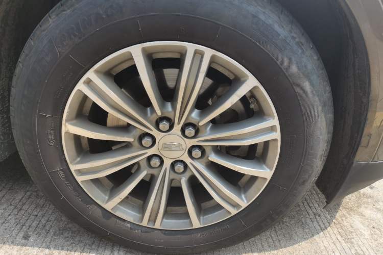 Used Cadillac XT5 2016 28T Four-Wheel Drive Luxury Model Right Front Wheel Hub