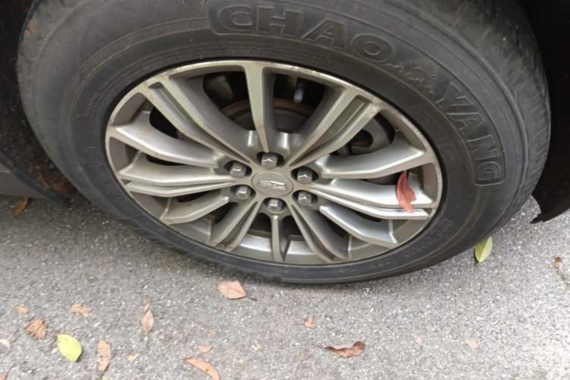 Used Cadillac XT5 2016 25T Luxury Model Right Front Wheel Hub