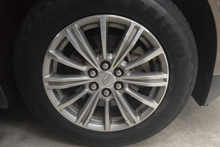 Used Cadillac XT5 2016 25T Luxury Model Right Front Wheel Hub