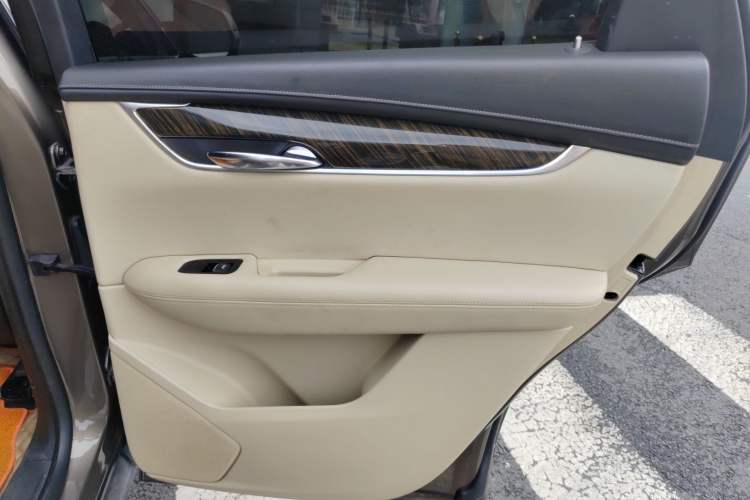 Used Cadillac XT5 2016 25T Tech Edition Right Rear Door Interior