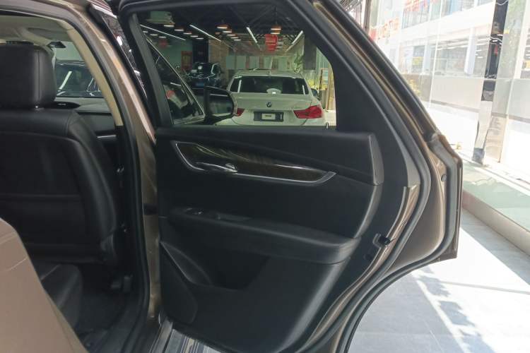 Used Cadillac XT5 2016 25T Luxury Model Right Rear Door Interior