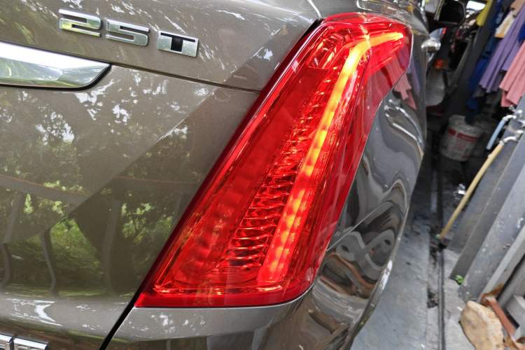 Used Cadillac XT5 2016 25T Luxury Model Right Rear Taillight