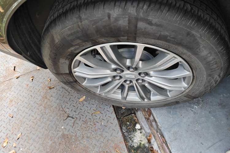 Used Cadillac XT5 2016 25T Luxury Model Right Rear Wheel Hub