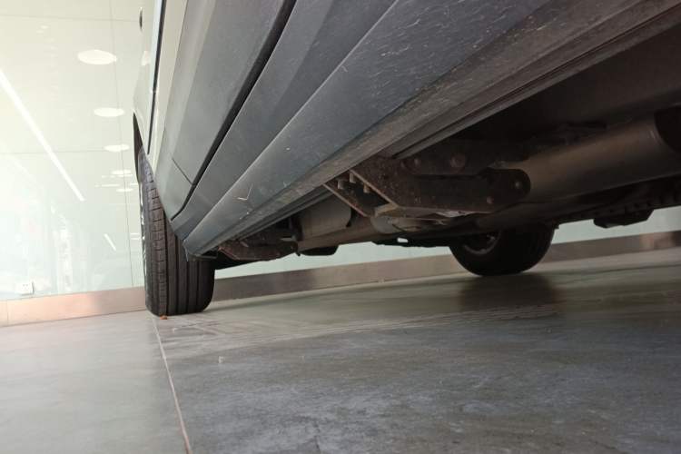 Used Cadillac XT5 2016 25T Luxury Model Right Side Sill
