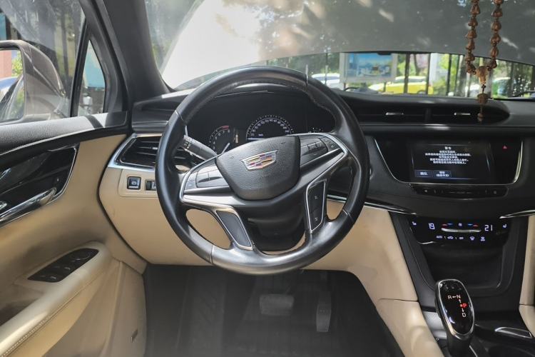 Used Cadillac XT5 2016 28T Four-Wheel Drive Tech Version Steering Wheel