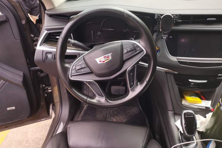 Used Cadillac XT5 2016 28T Four-Wheel Drive Luxury Model Steering Wheel