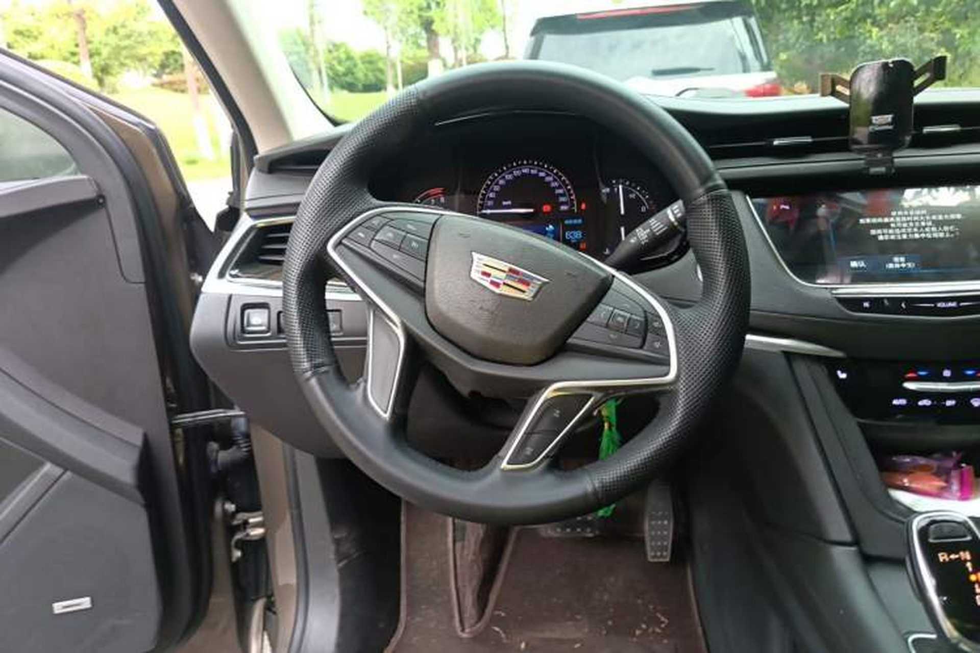 Used Cadillac XT5 2016 25T Luxury Model Steering Wheel