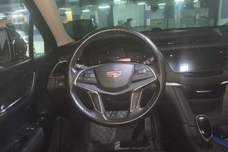 Used Cadillac XT5 2016 25T Luxury Model Steering Wheel