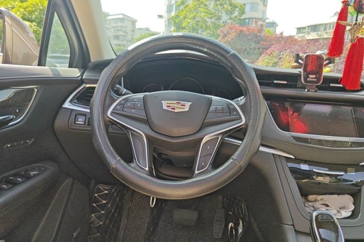 Used Cadillac XT5 2016 25T Luxury Model Steering Wheel