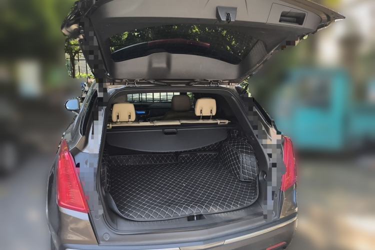 Used Cadillac XT5 2016 28T Four-Wheel Drive Tech Version Trunk