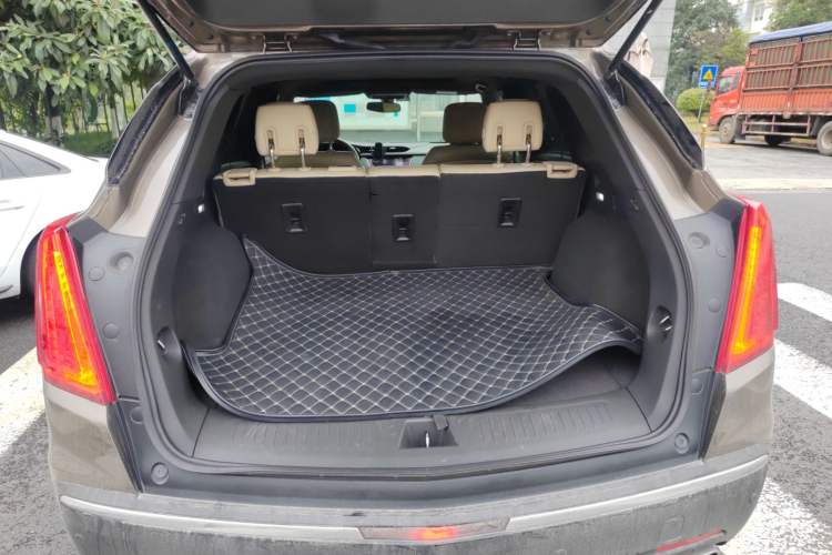 Used Cadillac XT5 2016 25T Tech Edition Trunk