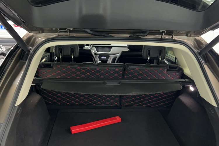 Used Cadillac XT5 2016 25T Luxury Model Trunk