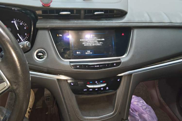 Used Cadillac XT5 2016 25T Luxury Model Audio And AC Panel