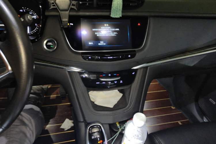 Used Cadillac XT5 2016 28T Four-Wheel Drive Luxury Model Audio And AC Panel