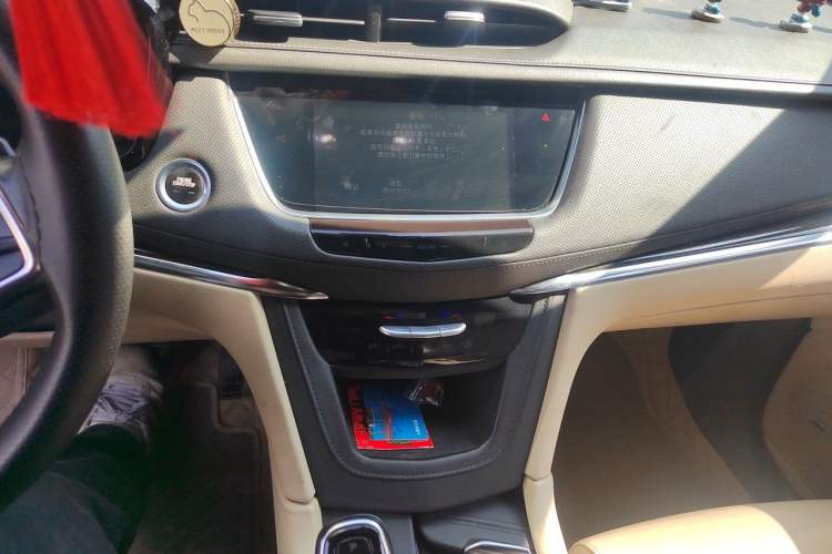Used Cadillac XT5 2016 25T Tech Edition Audio And AC Panel