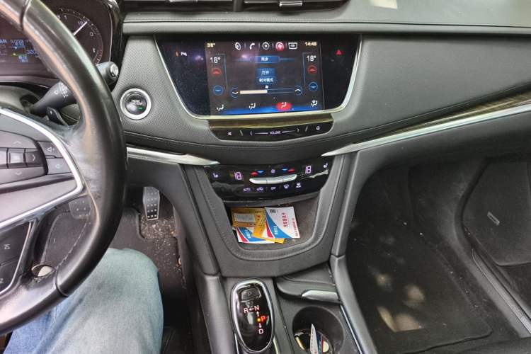 Used Cadillac XT5 2016 25T Luxury Model Audio And AC Panel