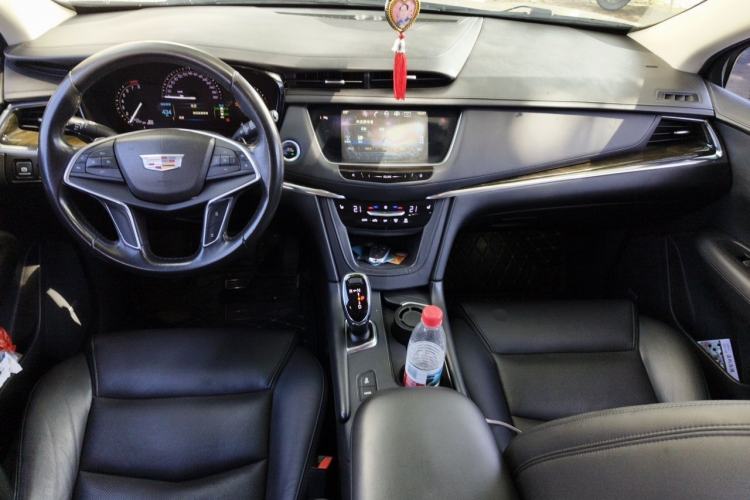 Used Cadillac XT5 2016 25T Luxury Model Center Console