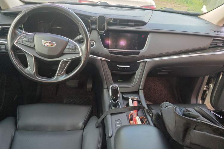 Used Cadillac XT5 2016 28T Four-Wheel Drive Luxury Model Center Console