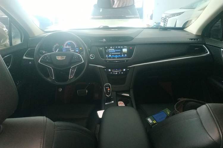 Used Cadillac XT5 2016 28T Four-Wheel Drive Luxury Model Center Console
