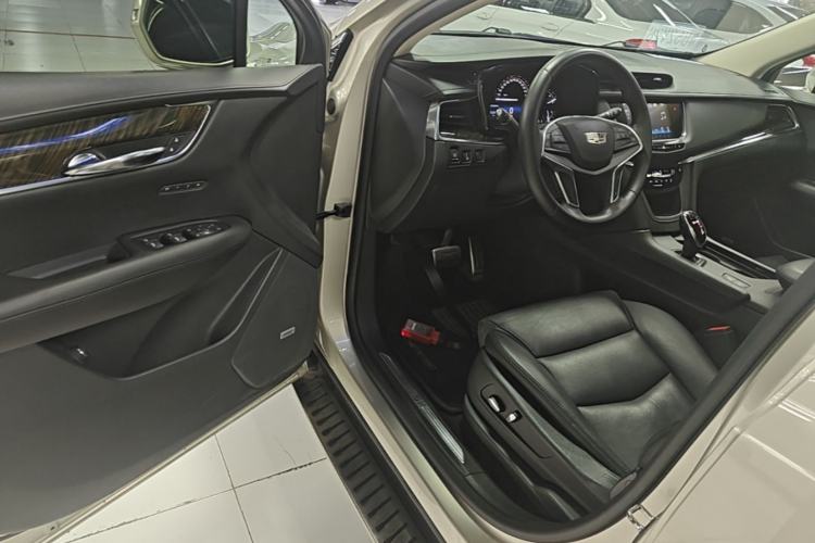 Used Cadillac XT5 2016 25T Luxury Model Driver Seat
