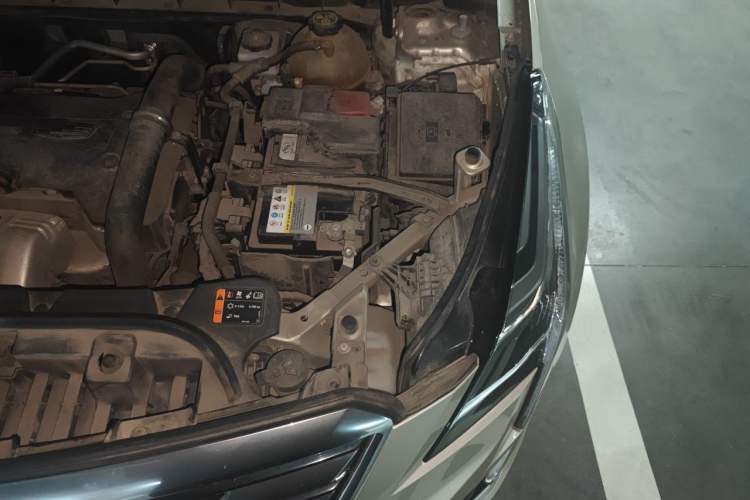 Used Cadillac XT5 2016 28T Four-Wheel Drive Luxury Model Engine Bay Left