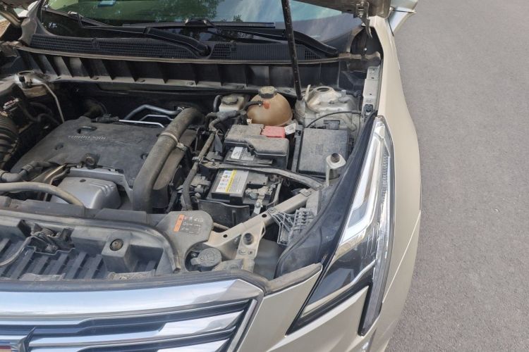 Used Cadillac XT5 2016 28T Four-Wheel Drive Luxury Model Engine Bay Left