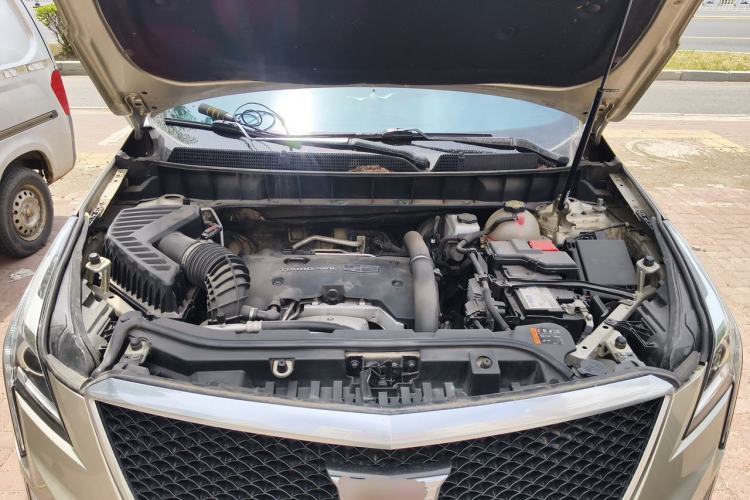 Used Cadillac XT5 2016 25T Tech Edition Engine Bay