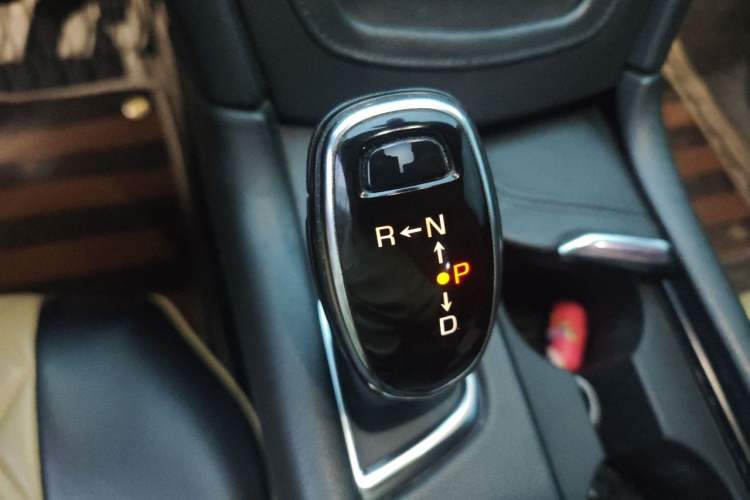 Used Cadillac XT5 2016 25T Luxury Model Gear Lever