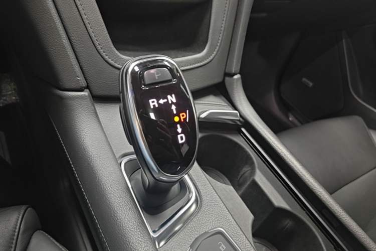 Used Cadillac XT5 2016 25T Luxury Model Gear Lever
