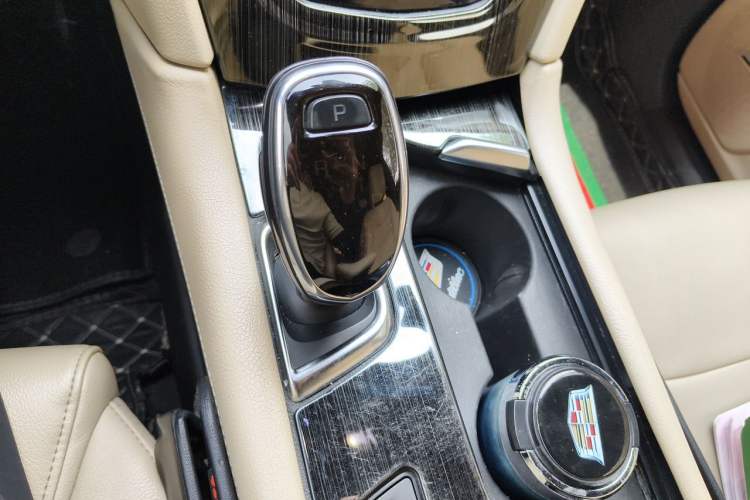Used Cadillac XT5 2016 25T Tech Edition Gear Lever