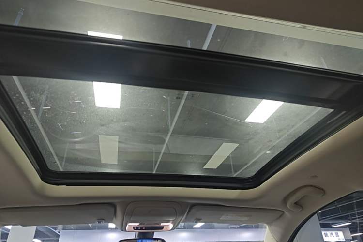 Used Cadillac XT5 2016 25T Luxury Model Headliner