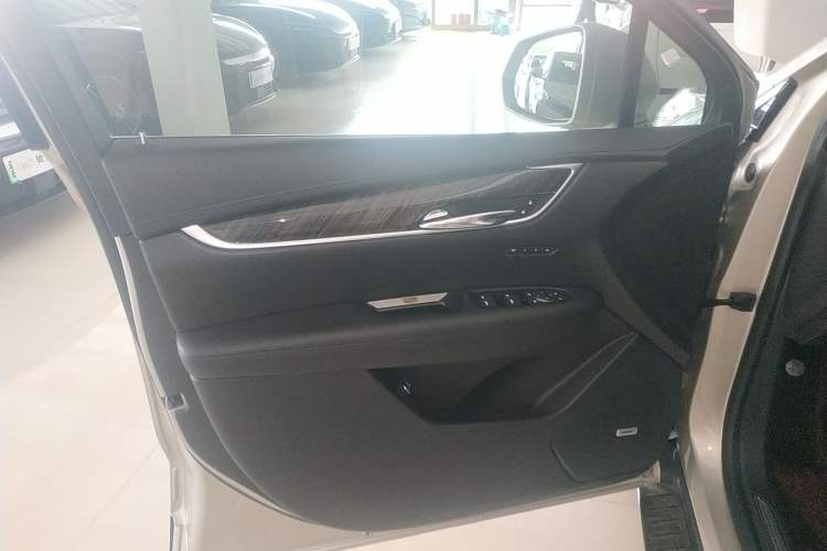 Used Cadillac XT5 2016 28T Four-Wheel Drive Luxury Model Left Front Door Interior