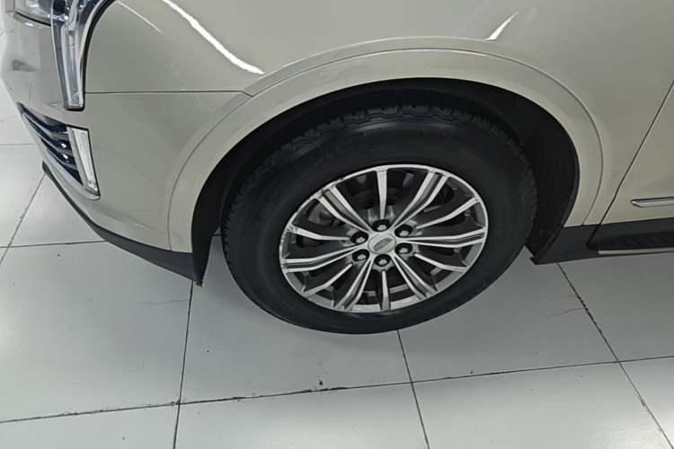 Used Cadillac XT5 2016 25T Luxury Model Left Front Wheel Hub
