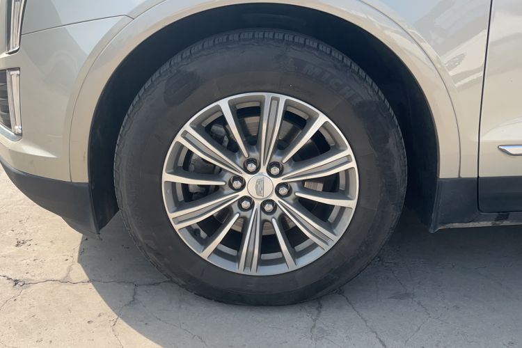 Used Cadillac XT5 2016 25T Luxury Model Left Front Wheel Hub