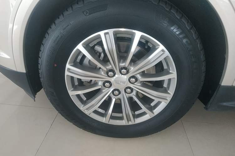 Used Cadillac XT5 2016 28T Four-Wheel Drive Luxury Model Left Front Wheel Hub