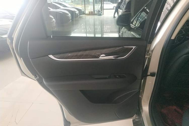 Used Cadillac XT5 2016 28T Four-Wheel Drive Luxury Model Left Rear Door Interior