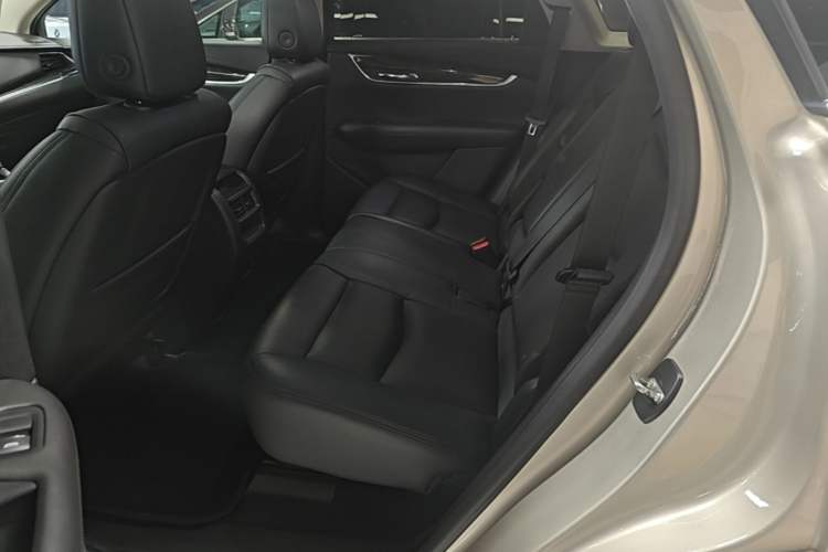 Used Cadillac XT5 2016 25T Luxury Model Left Rear Seat