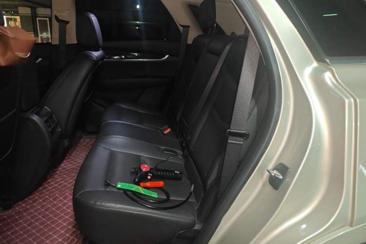 Used Cadillac XT5 2016 28T Four-Wheel Drive Luxury Model Left Rear Seat