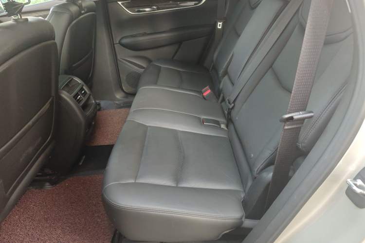Used Cadillac XT5 2016 28T Four-Wheel Drive Luxury Model Left Rear Seat