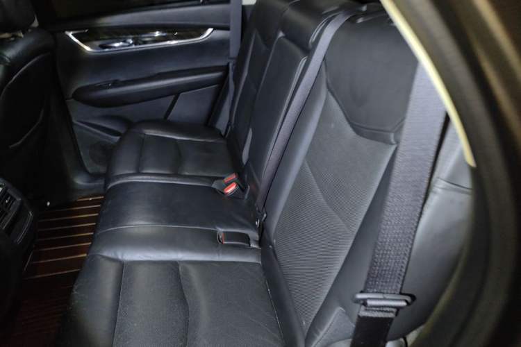 Used Cadillac XT5 2016 28T Four-Wheel Drive Luxury Model Left Rear Seat
