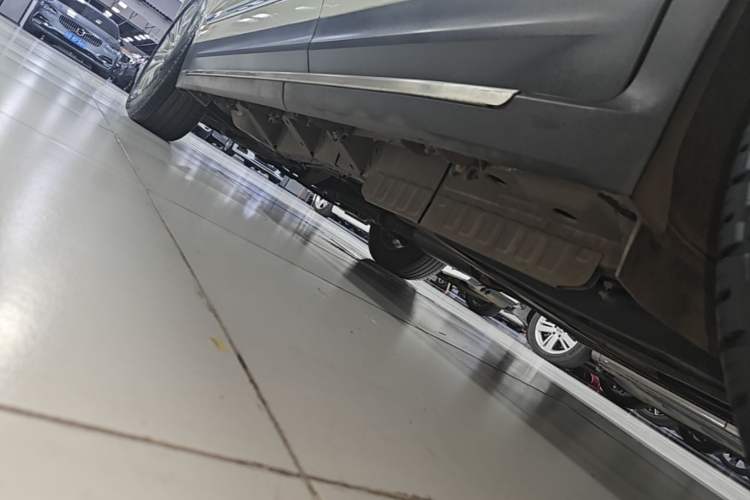 Used Cadillac XT5 2016 25T Luxury Model Left Side Sill