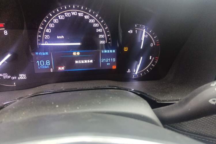 Used Cadillac XT5 2016 28T Four-Wheel Drive Luxury Model Odometer Close Up
