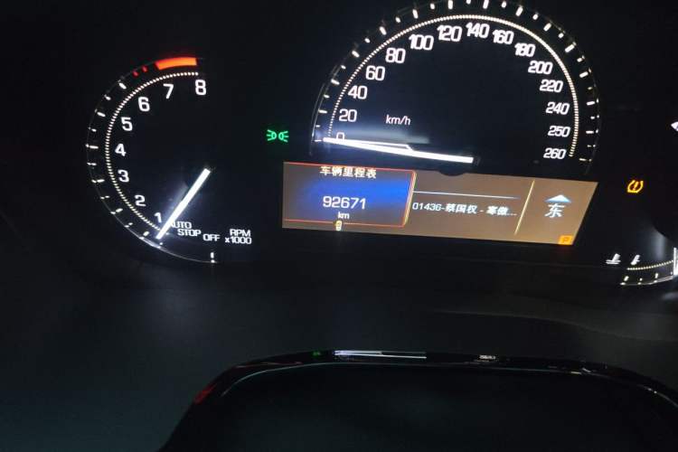 Used Cadillac XT5 2016 25T Luxury Model Odometer Close Up