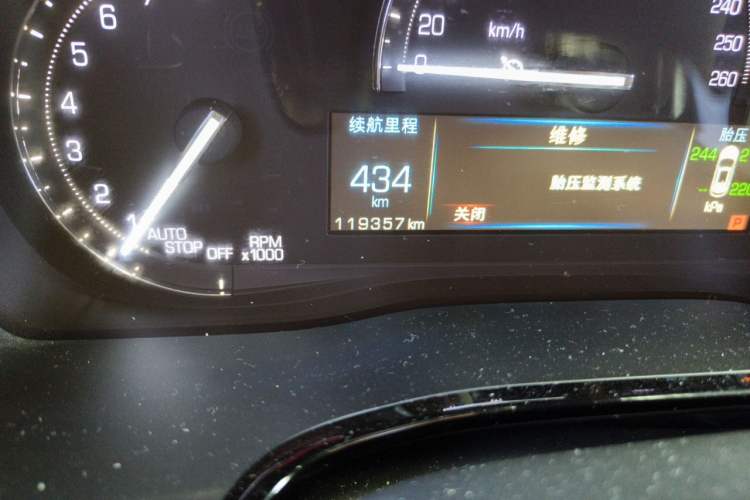 Used Cadillac XT5 2016 25T Luxury Model Odometer Close Up