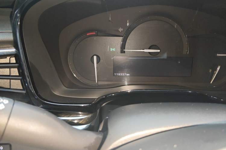 Used Cadillac XT5 2016 25T Luxury Model Odometer Close Up